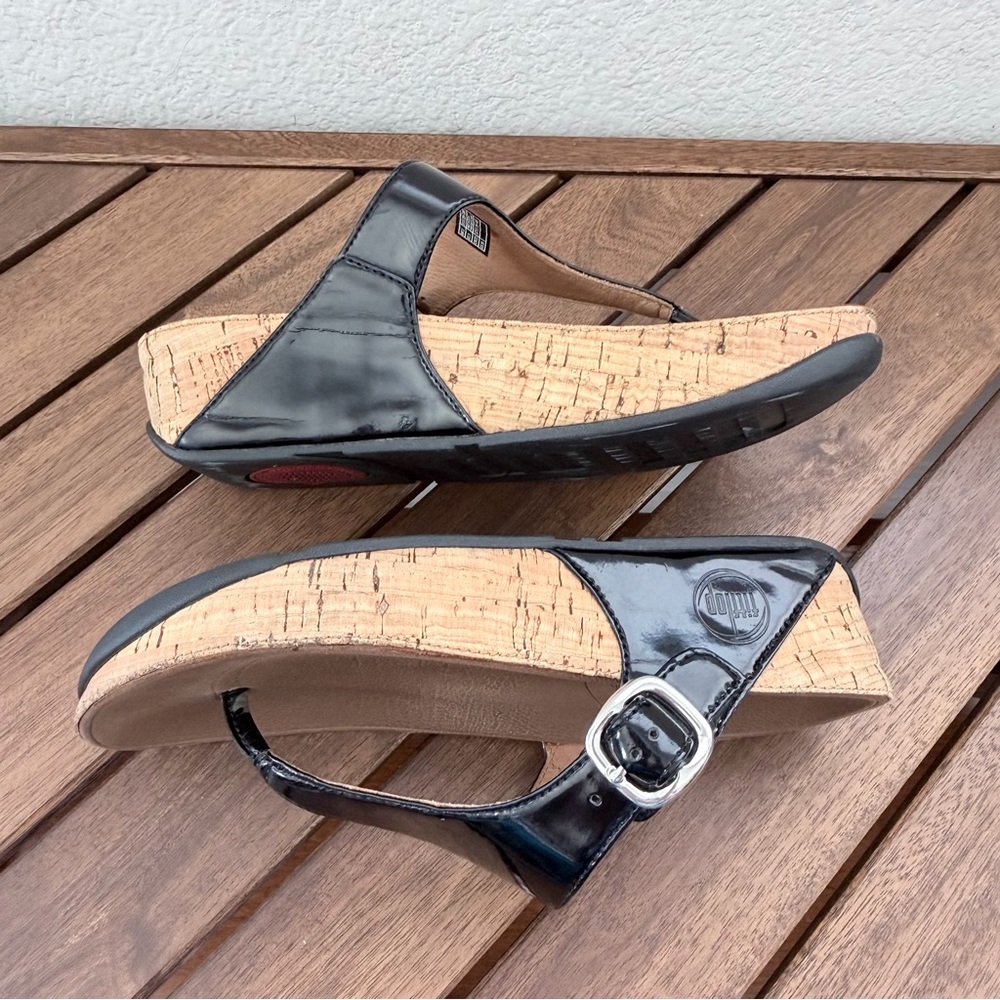 Fitflop Black Patent Leather Buckle Cork Comfort Thong Sandals. Size 5
